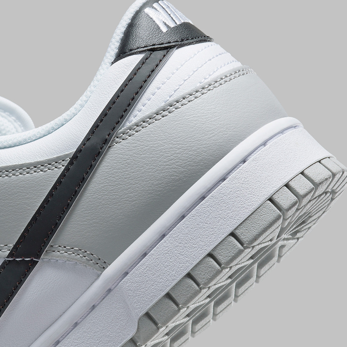 Nike Dunk Low SE
Lottery Pack "Grey Fog"