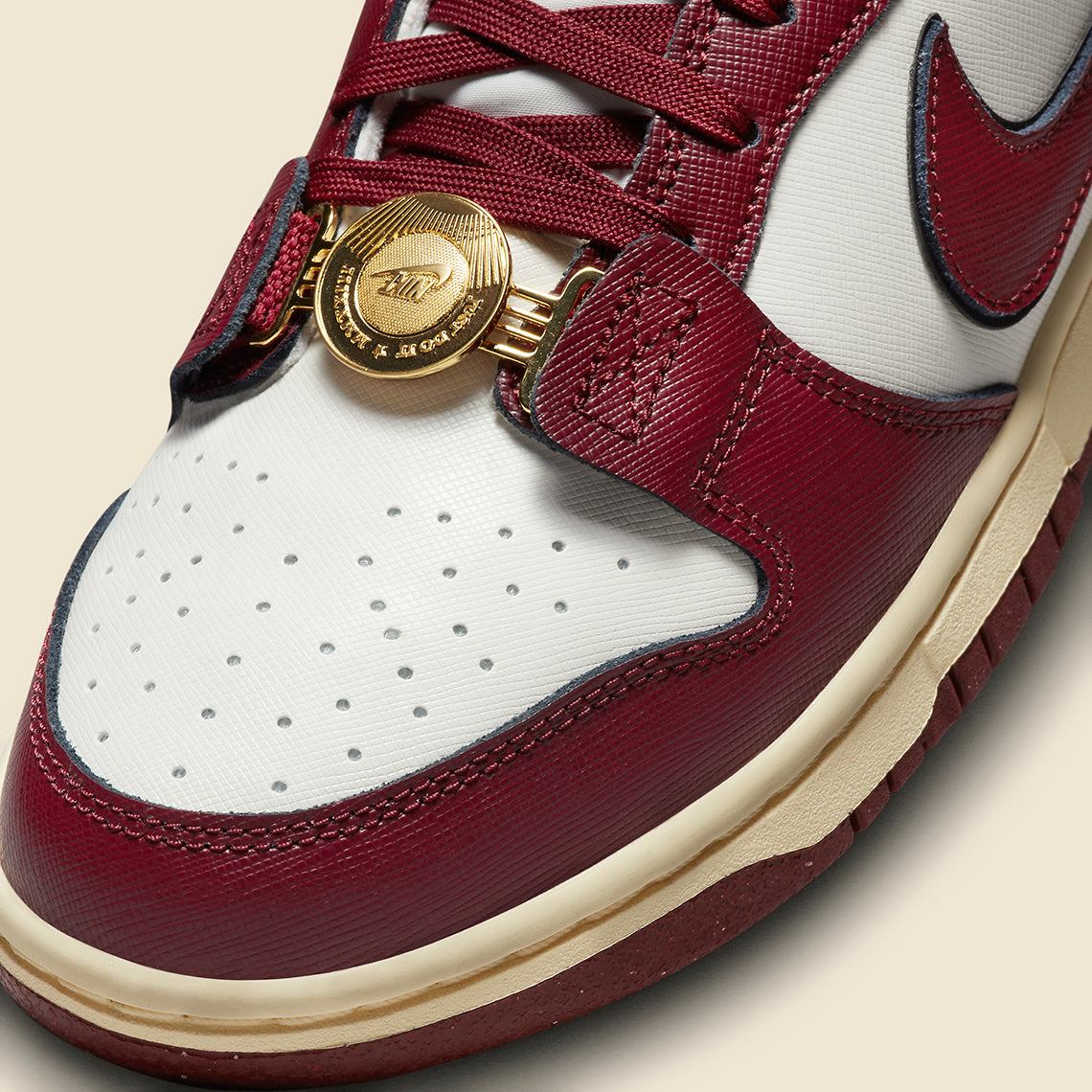 Nike Dunk Low SE
"Sisterhood Sail Team Red"