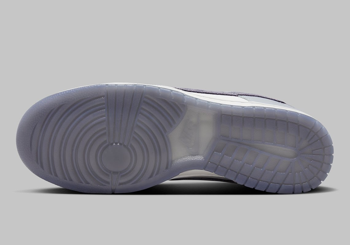 Nike Dunk Low SE
"Light Carbon"