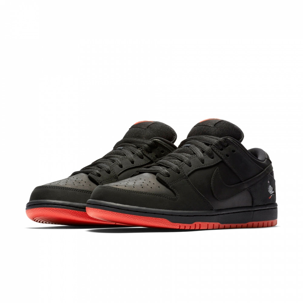 Nike SB Dunk Low
"Black Pigeon"