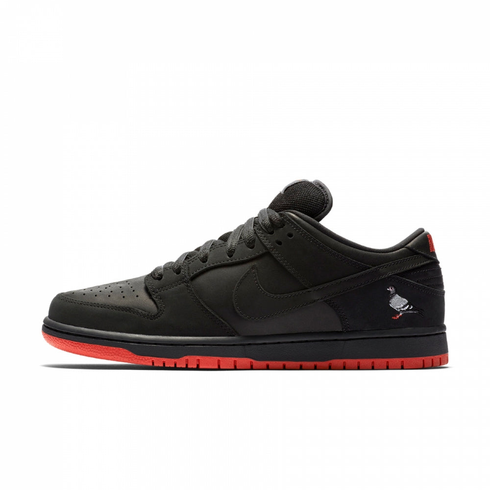 Nike SB Dunk Low
"Black Pigeon"