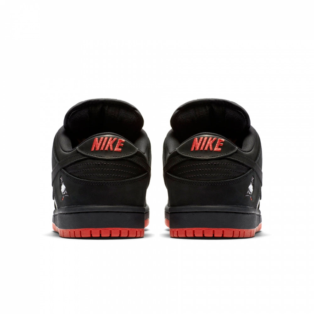 Nike SB Dunk Low
"Black Pigeon"