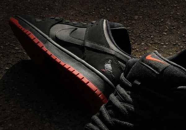 Nike SB Dunk Low
"Black Pigeon"