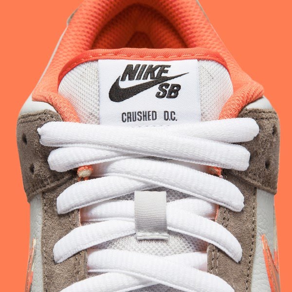 Nike SB Dunk Low
"Crushed D.C."