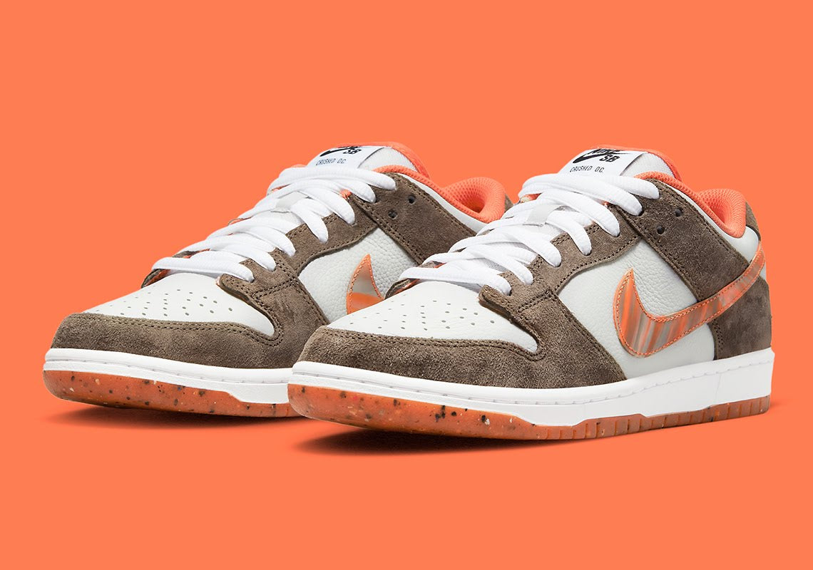 Nike SB Dunk Low
"Crushed D.C."