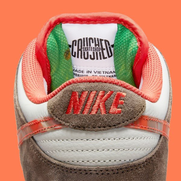 Nike SB Dunk Low
"Crushed D.C."