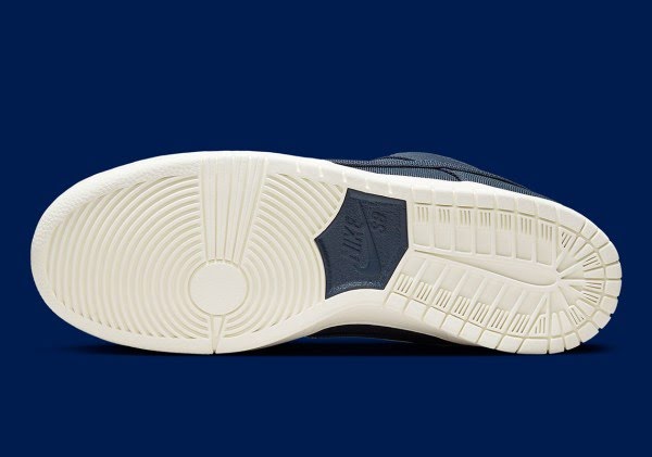 Nike SB Dunk Low Pro PRM
"90s Backpack"