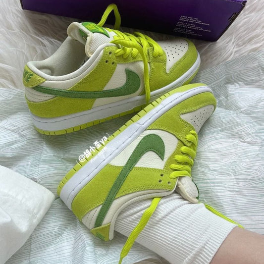 Nike SB Dunk Low
"Green Apple"