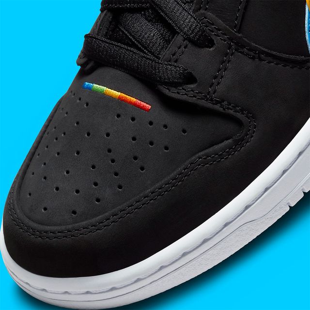 Nike SB Dunk Low
"Polaroid"