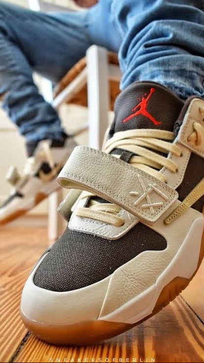 Travis Scott x Jordan Jumpman 