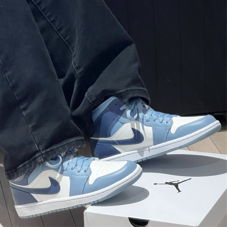 Air Jordan 1 Mid "Diffused Blue" (Women's)