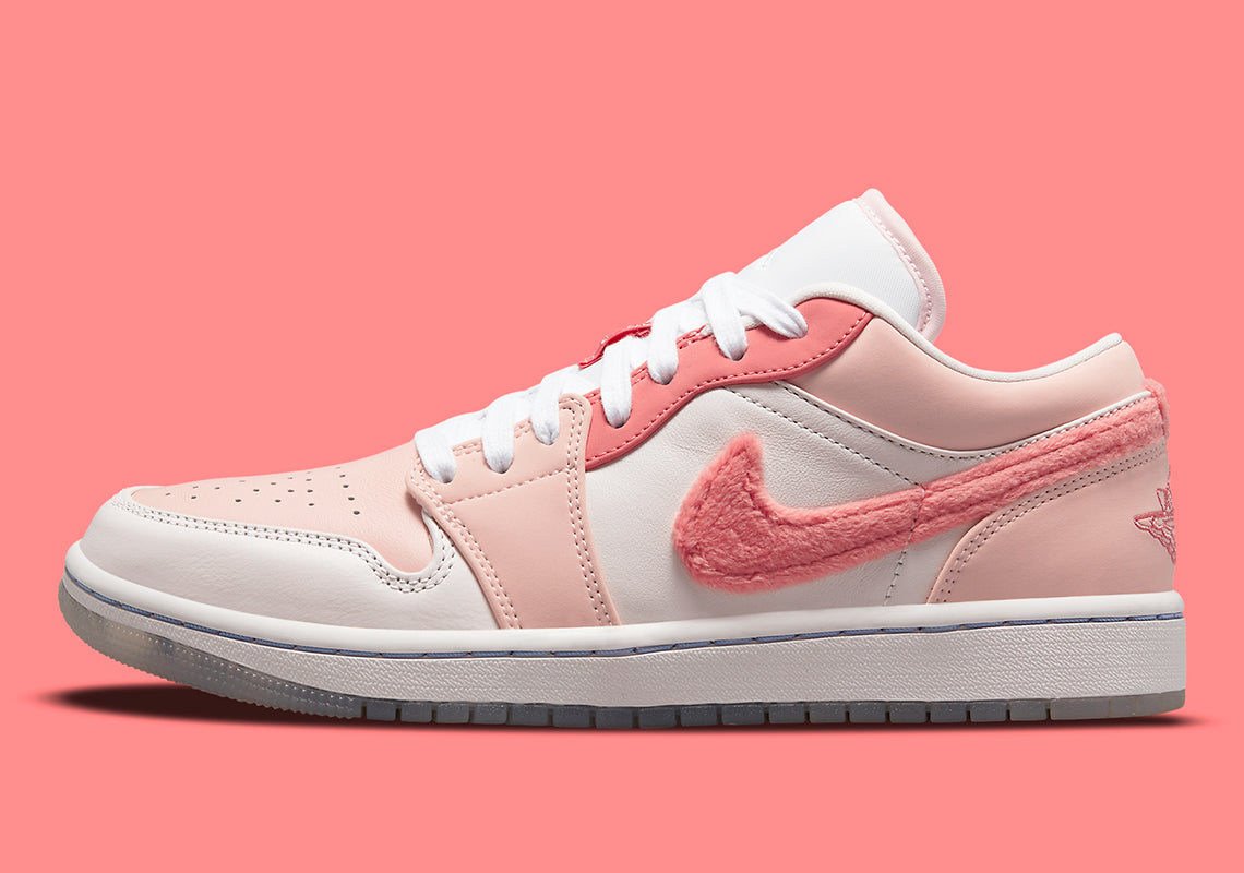 Air Jordan 1 Low SE
"Mighty Swooshers Pink" (Women's)