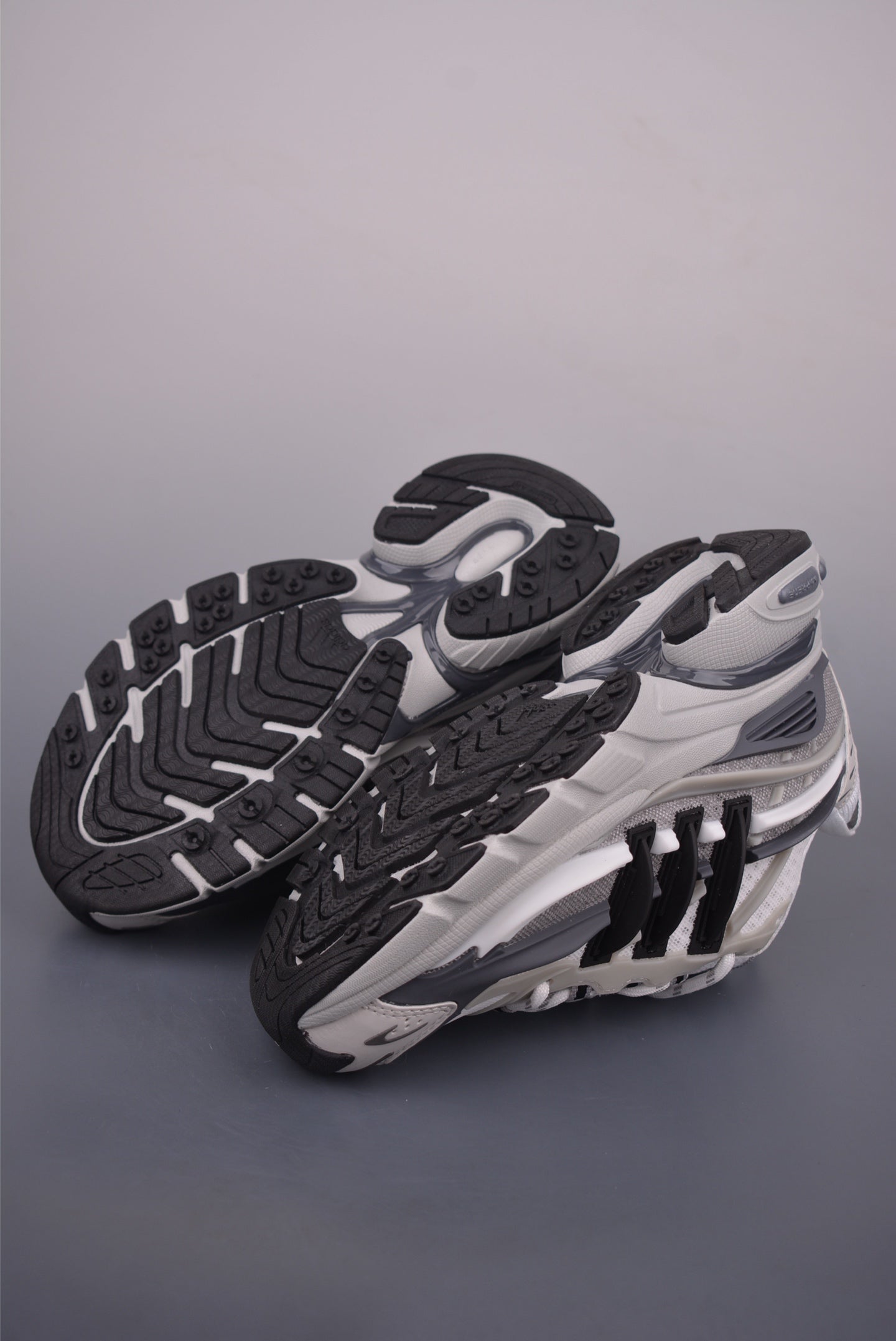 Adidas Adistar Jellyfish x 
Pharrell Williams "Solid Grey Black"