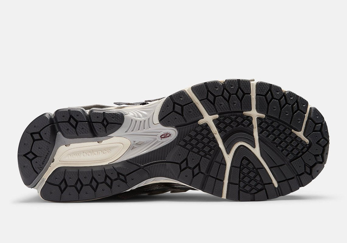 New Balance 1906A
"Tech Explosion"