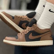 Air Jordan 1 Low
"Archaeo Brown" (Women's)