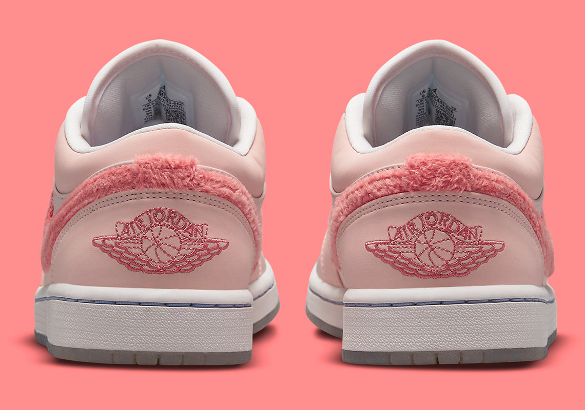 Air Jordan 1 Low SE
"Mighty Swooshers Pink" (Women's)