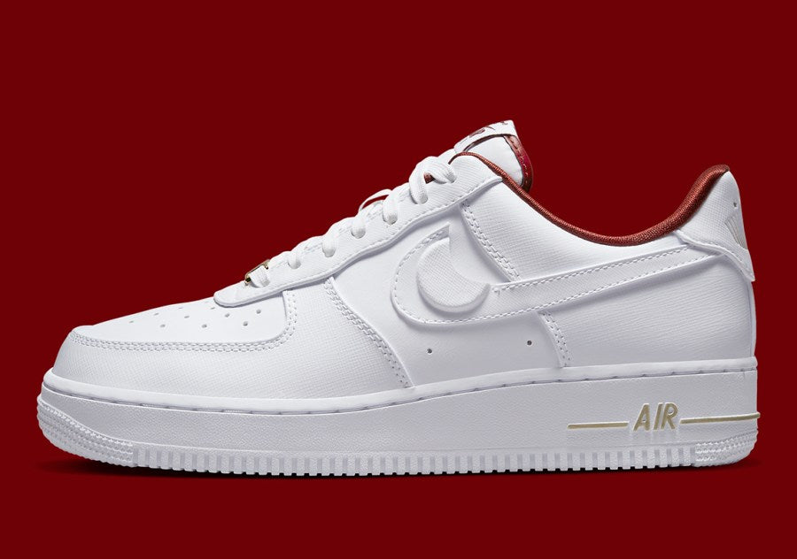 Air Force 1 Low '07 SE
"Just Do It Summit White Team Red" (Women's)