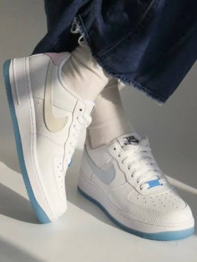 Air Force 1 Low
"UV Reactive Swoosh" (Women's)