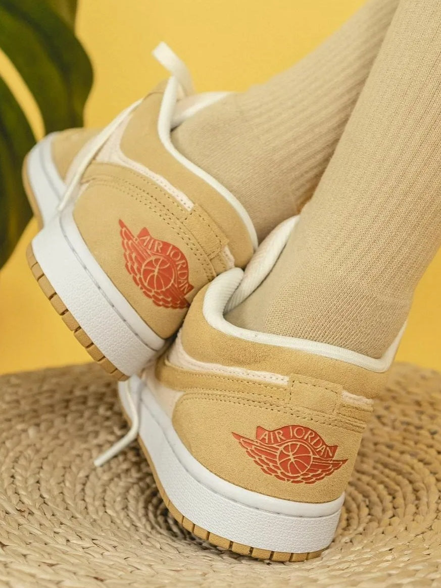 Air Jordan 1 Low SE
"Twine Orange Quartz Corduroy" (Women's)