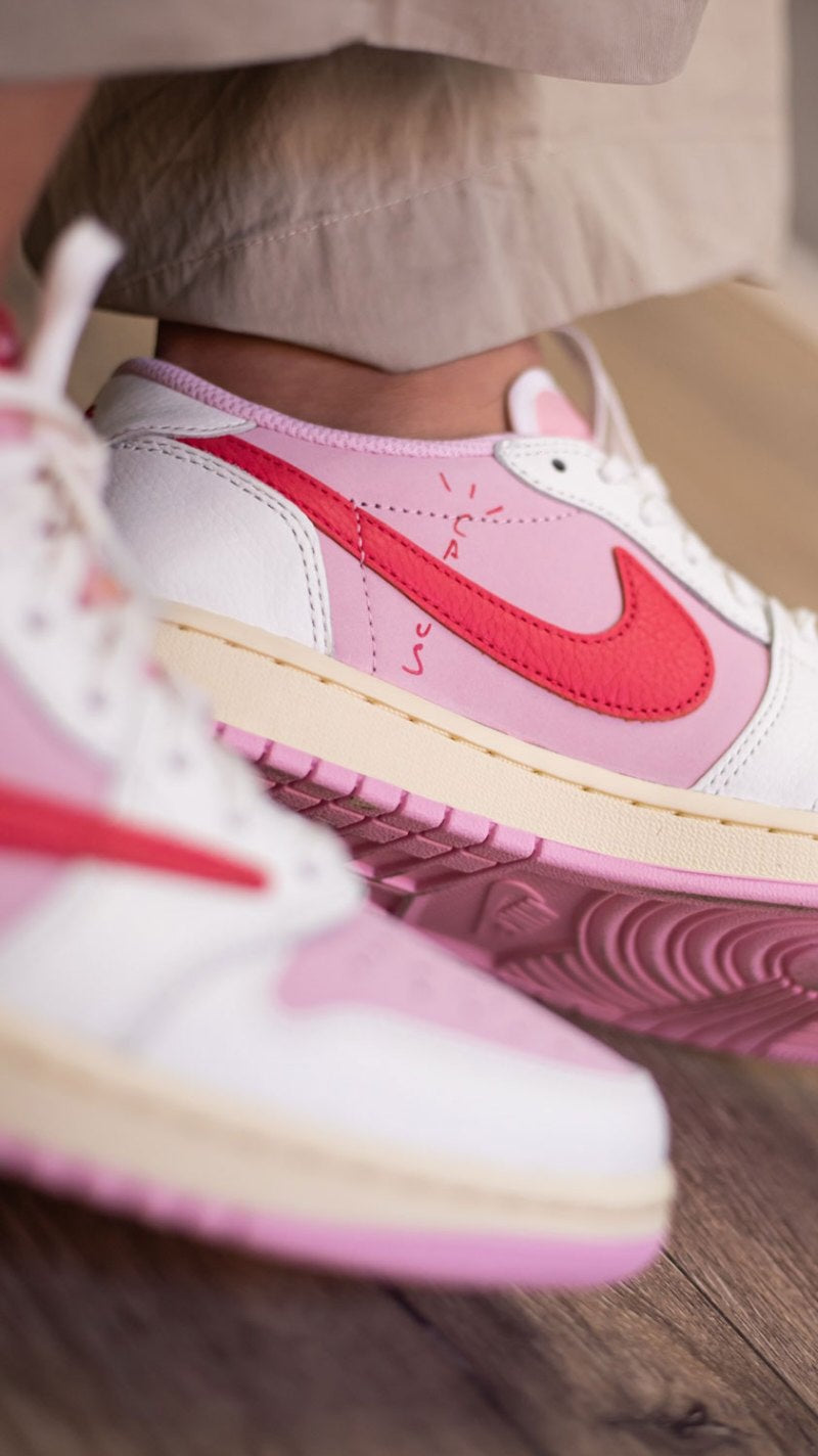 Air Jordan 1 Retro Low OG SP
x Travis Scott "Sail Tropical Pink"