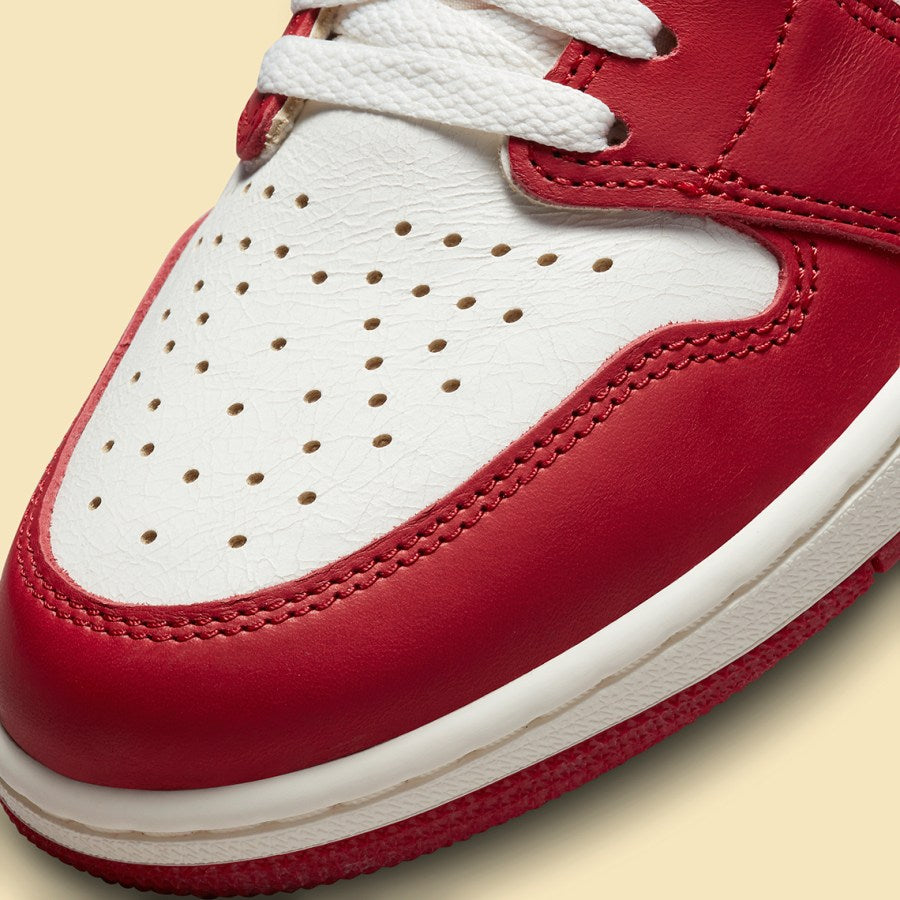 Air Jordan 1 Retro High OG
"Chicago Lost and Found"