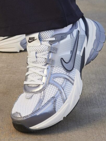 Nike V2K Run
"Pure Platinum Wolf Grey" (Women's)