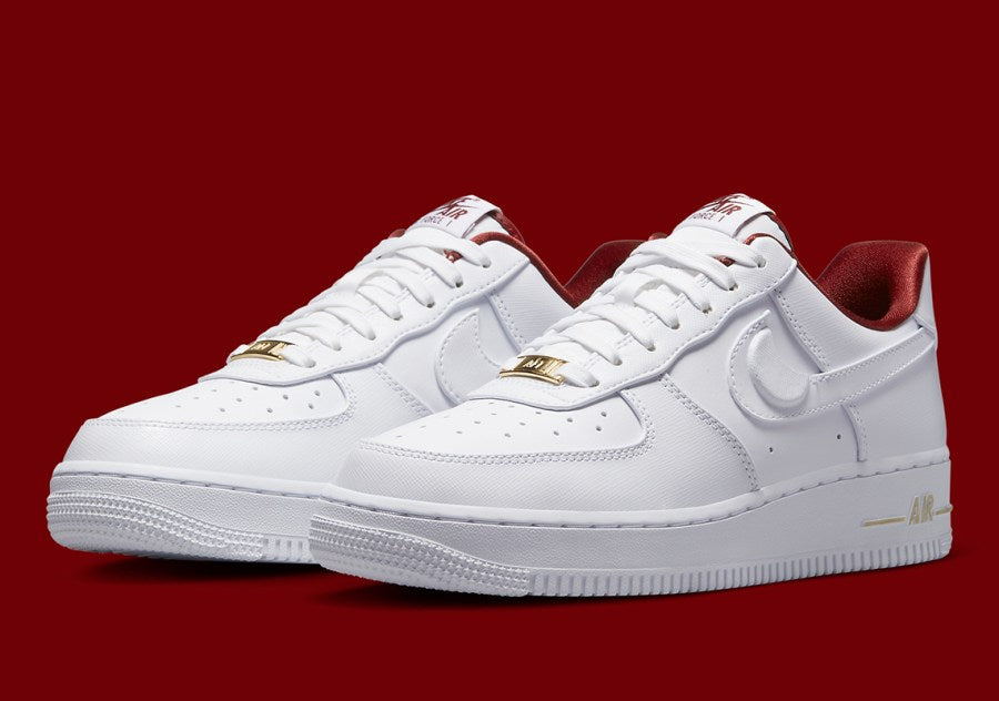 Air Force 1 Low '07 SE
"Just Do It Summit White Team Red" (Women's)