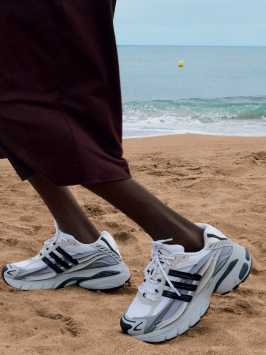 Adidas Adistar Jellyfish x 
Pharrell Williams "Solid Grey Black"