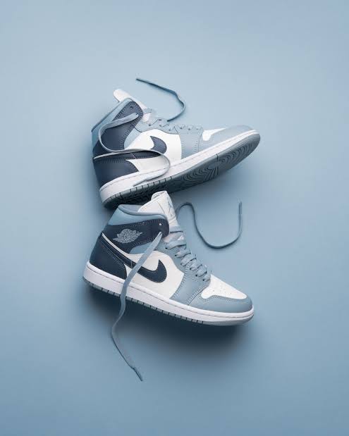 Air Jordan 1 Mid "Diffused Blue" (Women's)