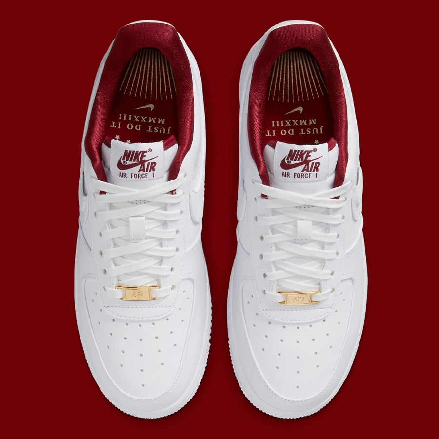 Air Force 1 Low '07 SE
"Just Do It Summit White Team Red" (Women's)