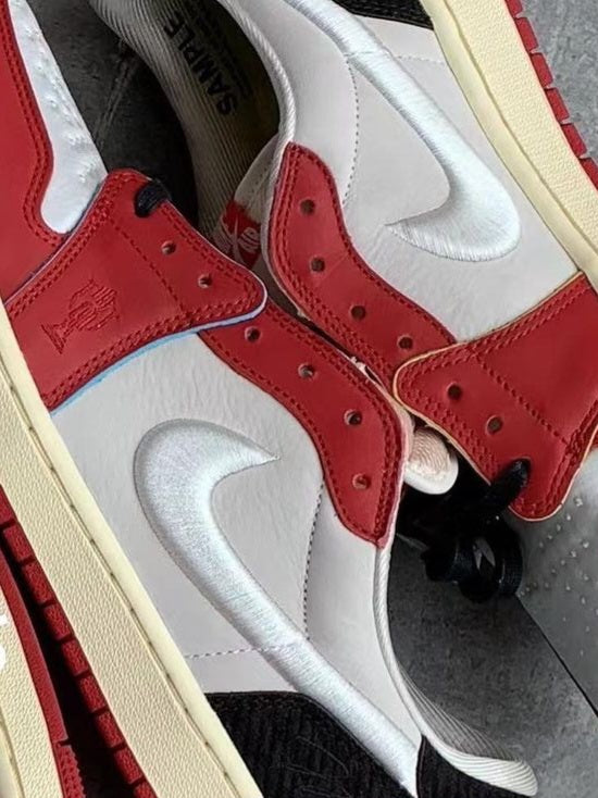 Air Jordan 1 Retro Low OG
"Trophy Room Rookie Card Home" (Numbered)