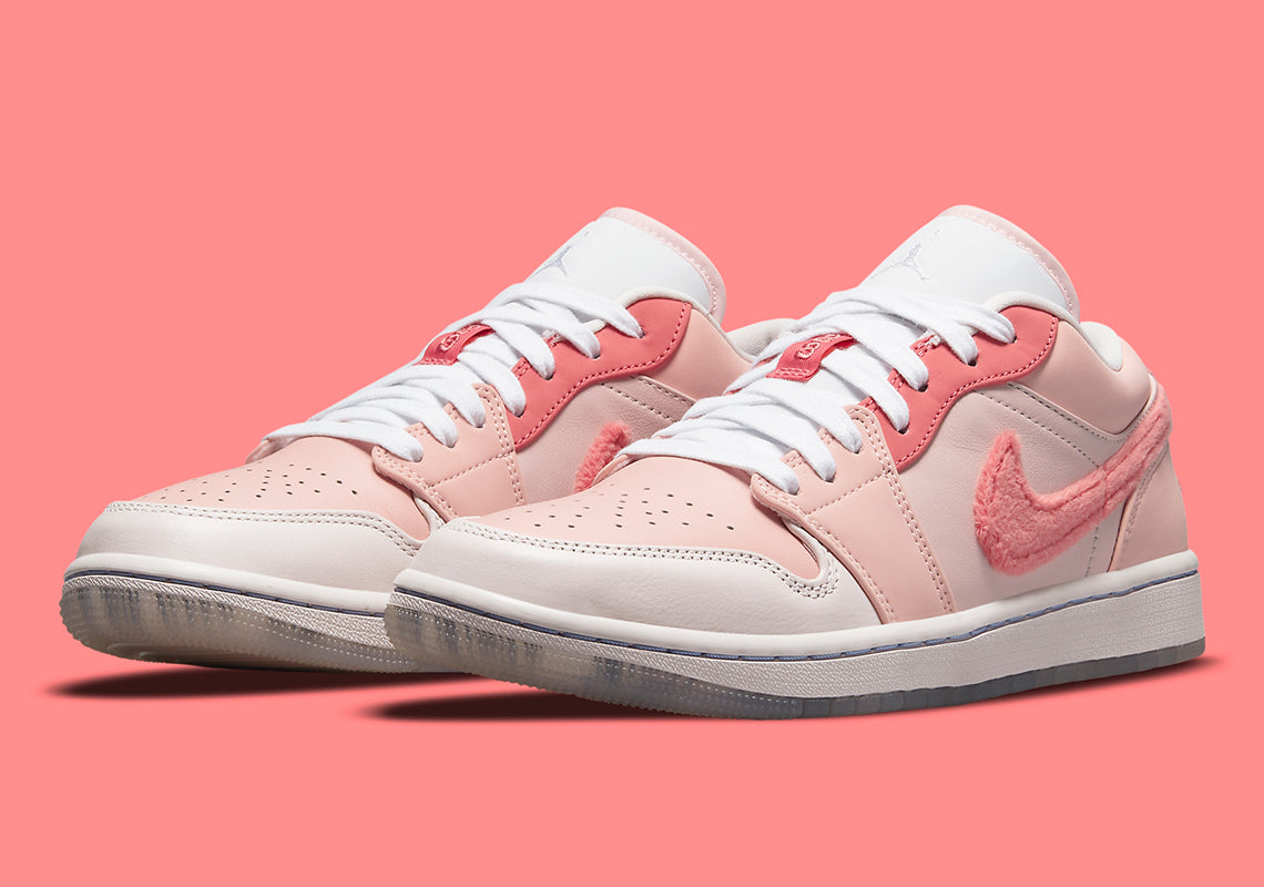 Air Jordan 1 Low SE
"Mighty Swooshers Pink" (Women's)