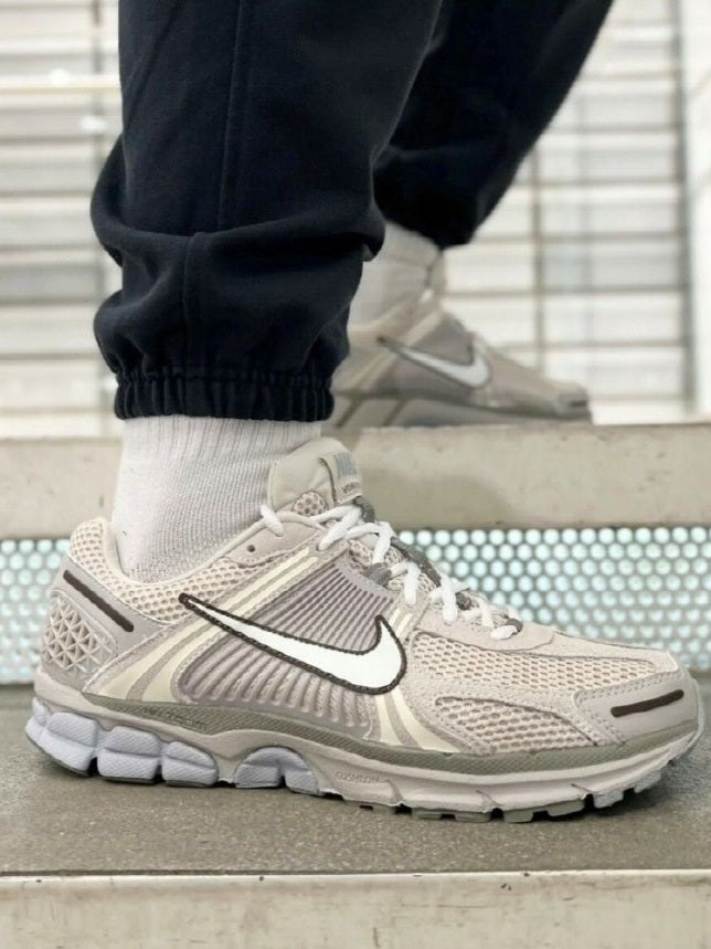Nike Zoom Vomero 5 SE
"Light Orewood Brown"