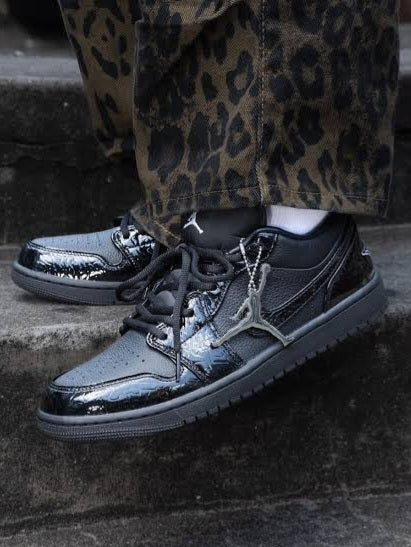 Air Jordan 1 Low SE
"Patent Elephant Black" (Women's)