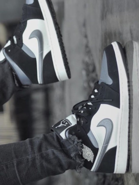 Air Jordan 1 Mid "Satin Grey Toe"