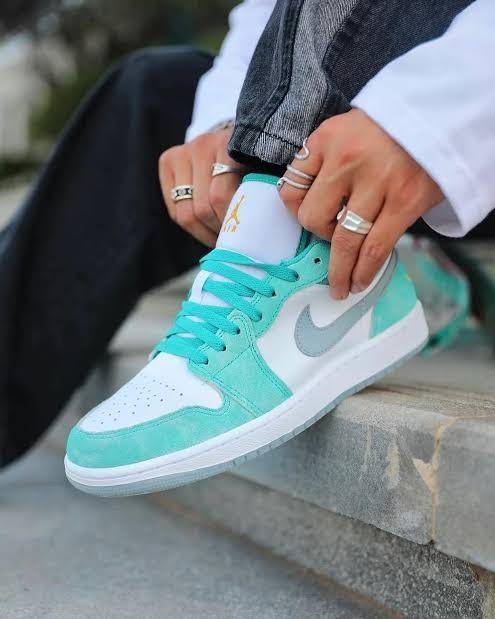 Air Jordan 1 Low SE
"New Emerald"