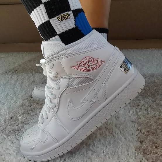 Air Jordan 1 Mid
SE "Nike Swoosh On Tour" (2020)