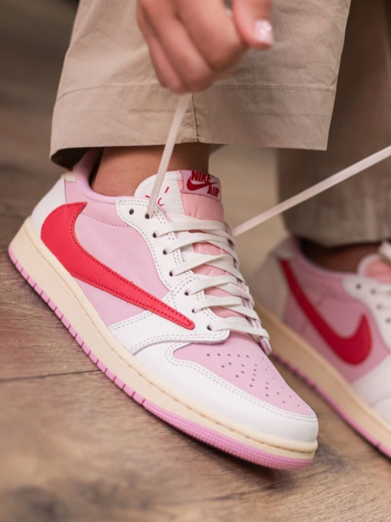 Air Jordan 1 Retro Low OG SP
x Travis Scott "Sail Tropical Pink"