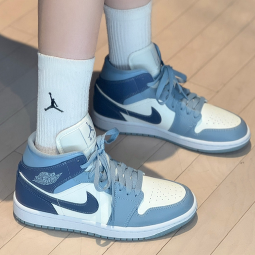 Air Jordan 1 Mid "Diffused Blue" (Women's)