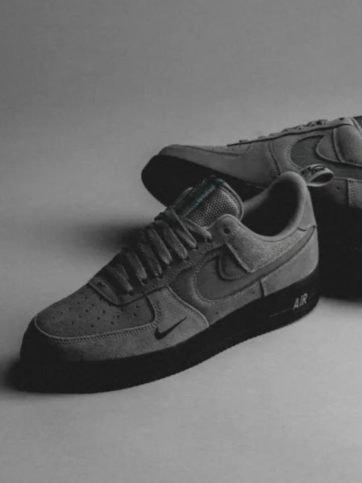Air Force 1 Low '07 LV8
"Reflective Swoosh Cool Grey"