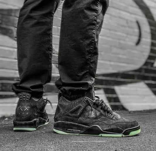 Air Jordan 4 x KAWS "Black"