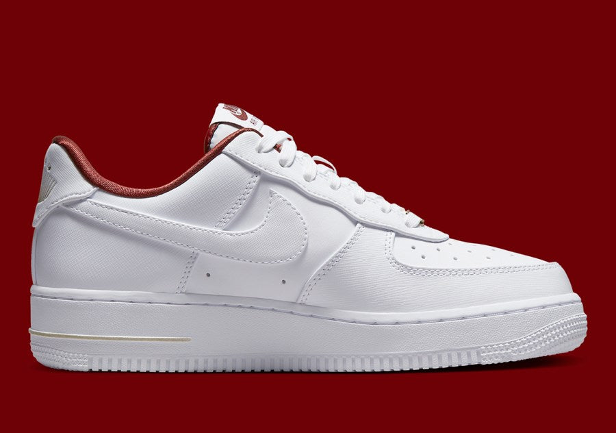 Air Force 1 Low '07 SE
"Just Do It Summit White Team Red" (Women's)