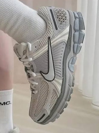 Nike Zoom Vomero 5 SE
"Light Orewood Brown"