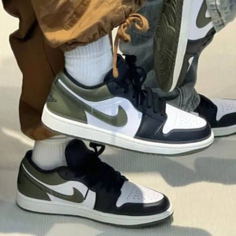 Air Jordan 1 Low
"Black Toe Medium Olive"