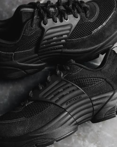 Jordan Trunner O/S "Black Cat"