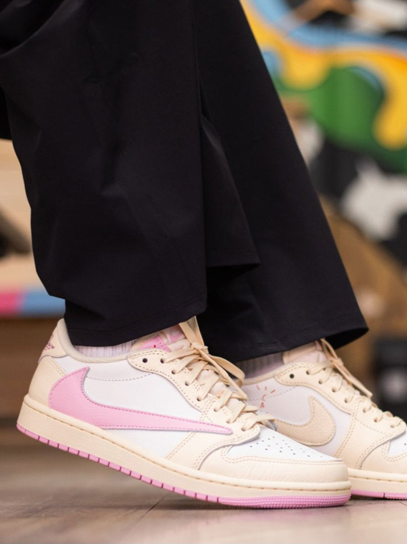 Air Jordan 1 Retro Low OG SP
x Travis Scott "Shy Pink"