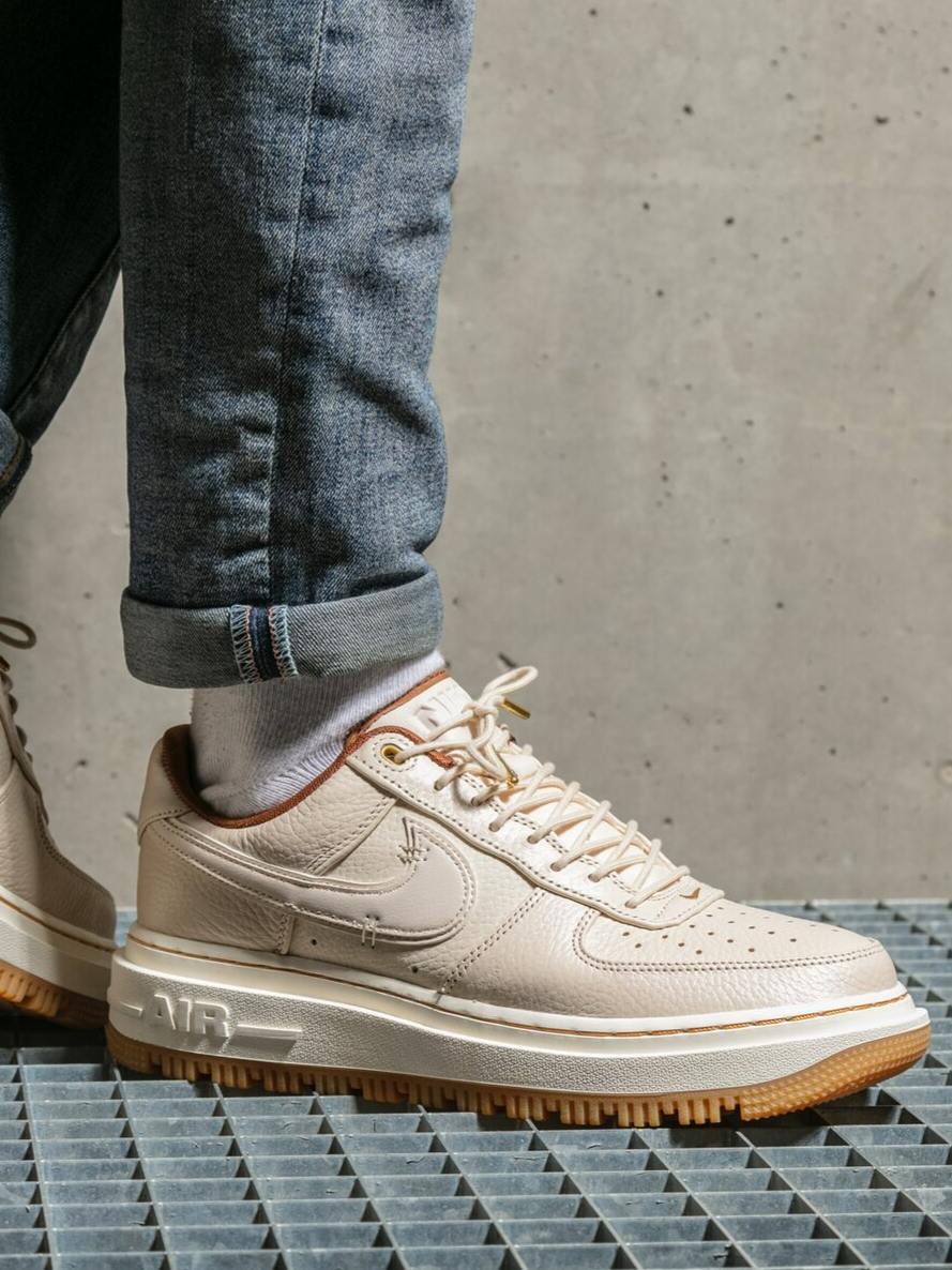 Air Force 1 Low Luxe
"Pearl White"