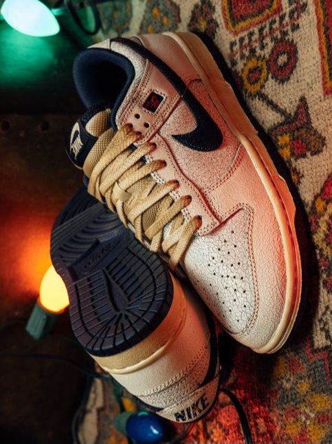 Nike Dunk Low
"Stranger Things Phantom"
