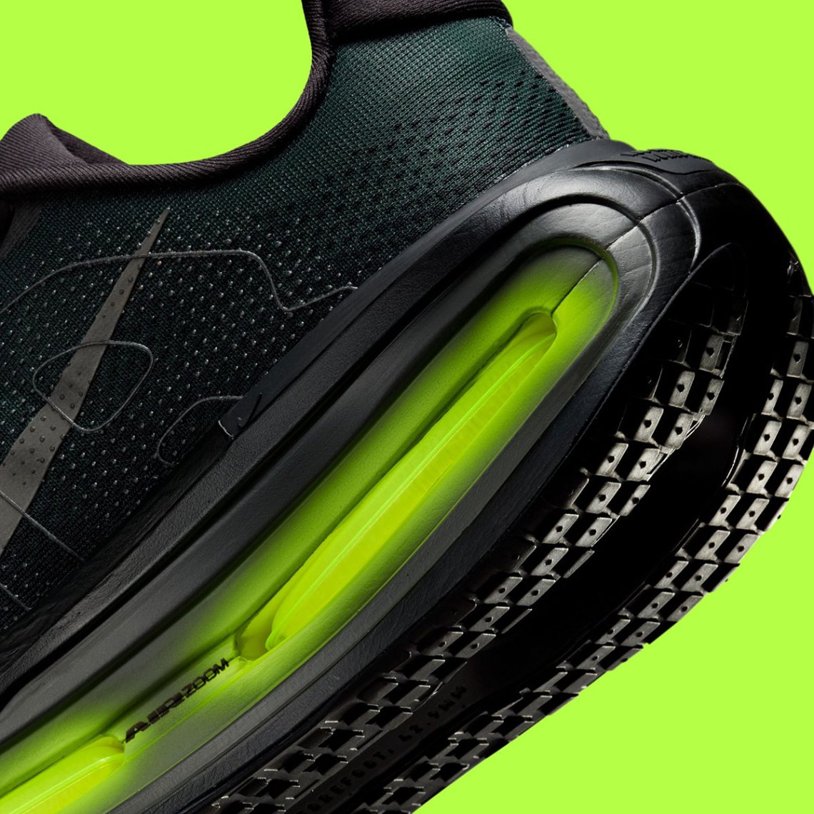 Nike Vomero Premium "Black Volt"