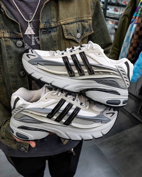 Adidas Adistar Jellyfish x 
Pharrell Williams "Solid Grey Black"